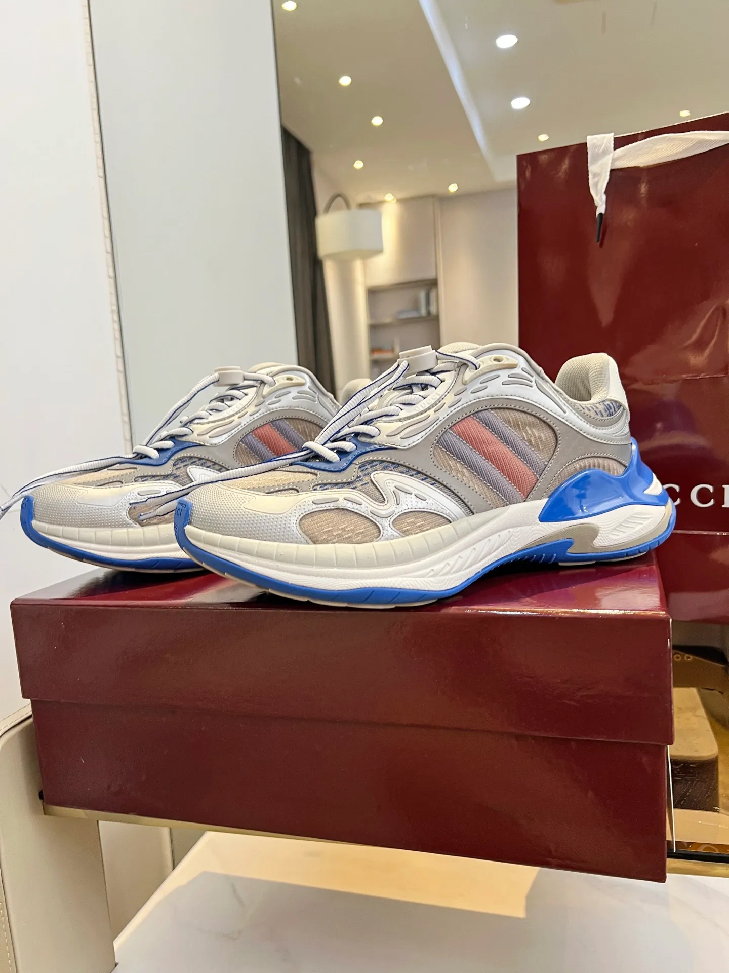 [G Home] P: 900💰 Only men’s models, Size::39-46, (46 customized) 2025Gucci couple series 2.0 sports shoes are made with heavy investment❤️‍🔥❤️‍🔥❤️‍🔥Renewed interpretation of the brand's iconic striped webbing elements😍😍When retro genes collide with futuristic design🎊🎊This new pair of Gucci shoes directly reaches the trend threshold💥 ✔️Color combination of caron contrast + classic stripes, GG reflective piping, visual impact, and comes with a high-light filter for street use ✔️ The structure is multi-layered with different materials, mesh is breathable, leather is shaped, and the outsole is a combination of EVA foam and TPU 😍😍😍Fashion and practicality are both online ✔️ Detailed double G midsole + iconic double G lock shoelaces, retro DNA is crazy and restless, and every step is based on the trendy aesthetic ❤️❤️❤️
